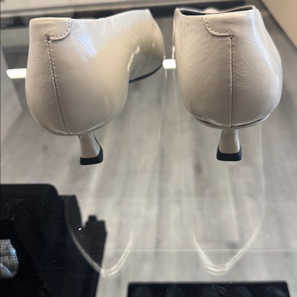 Tony Bianco Cherry Pump in Dove - Picture 9 of 10